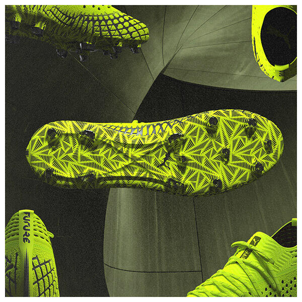 PUMA ONE features an ultralight SPRINTWEB technology providing the player with supreme lateral support and stabilization