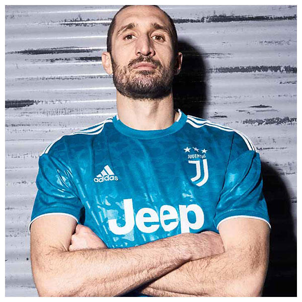 Giorgio Chiellini wears the 2019/20 Juventus third shirt